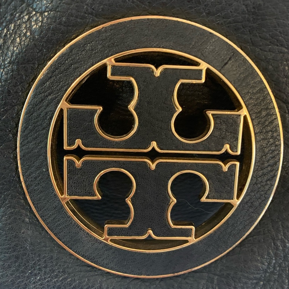 Tory Burch Reva Black Crossbody Bag with Gold Chain - Picture 4 of 6